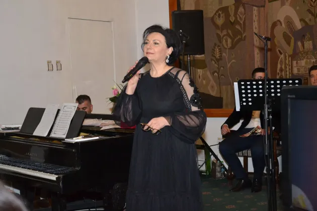 „Crizanteme de aur”, luni, la Opera Braşov