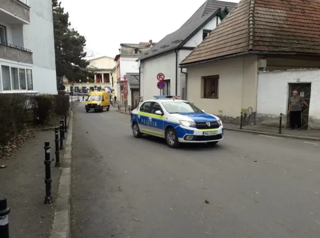 Transportul 1, anti-Covid 19: 12.675 de doze de vaccin au ajuns ieri la Braşov, prin curier privat, cu escortă de la Poliţie