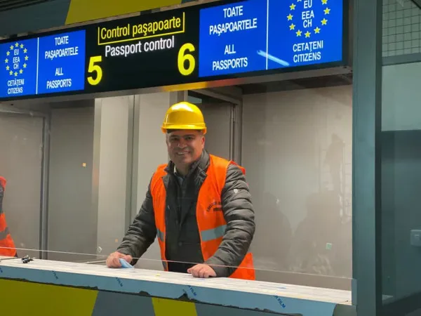 Tu unde ai vrea să zbori pentru prima dată din Braşov? Biroul „check-in” al Aeroportului Internaţional Braşov a fost „deschis”