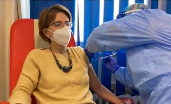 „Şi eu m-am vaccinat!”. Ce reacţie spune a avut şefa DSP Braşov după ce i-a fost administrat vaccinul anti-Covid