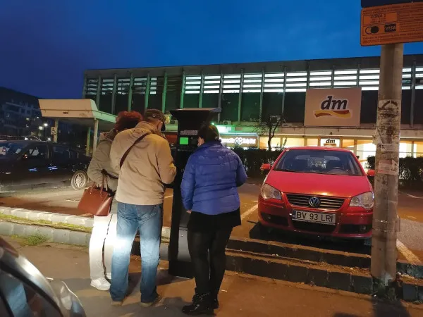 Se menţine taxarea „non-stop” în parcările din Braşov. Primăria negociază încă cu P&P  