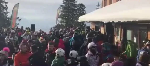 Petrecere la înălţime. „Spontană”, cu avertisment