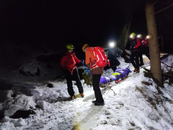 Două turiste plecate de la Cabana Mălăieşti au declanşat o avalanşă în Bucegi