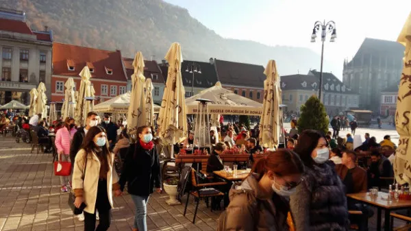 Pentru prima dată după 3 luni, în municipiul Braşov incidenţa Covid scade sub 3 cazuri la mia de locuitori. De abia din 3 februarie însă se pune poate pune problema deschiderii restaurantelor