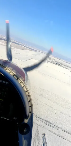 Piloţii dau „ocol” aeroportului: primele decoruri de iarnă