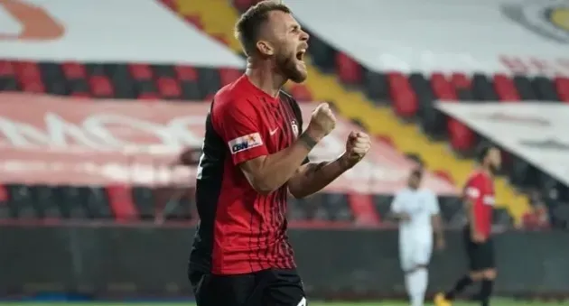 Beşiktaş a pus ochii pe Maxim