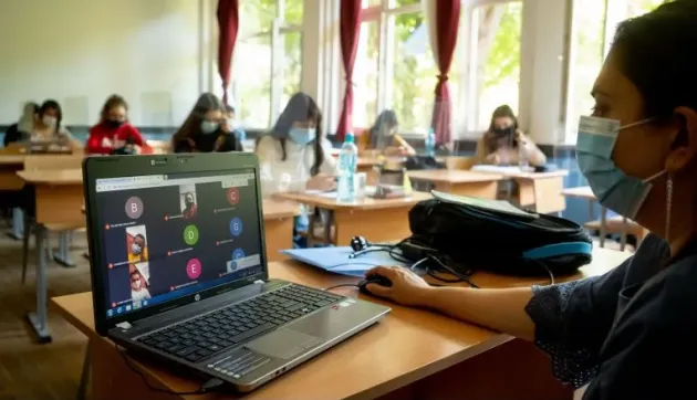 Orar special din 8 februarie: Orele online, toate într-o singură zi, cu profesorii care nu vor merge la şcoală