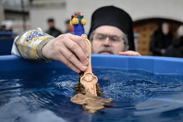 ANUNŢUL BOR:  Aghiasma Mare, doar îmbuteliată