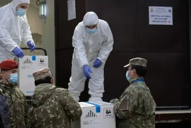 Profesorii se vor putea programa la vaccinare când vor dori, începând cu 15 ianuarie. Nu va fi o campanie pentru ei