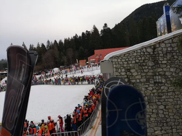 La schi, ca la „Sfintele Moaşte”. Şi nu mai cere nimeni buletinul...
