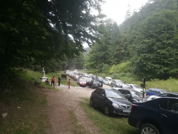 Drumul care leagă Zărneştiul de Fântâna lui Botorog ar putea fi asfaltat