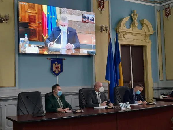 Instituţiile din Braşov implicate în combaterea tăierilor ilegale de pădure, chemate la şedinţă de prefect
