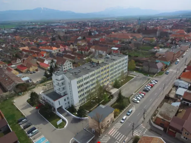 Codlea: Şi-a întâlnit soţia pe stradă şi a „sărit” la ea