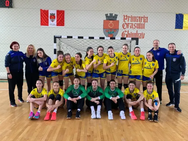 Trei victorii din trei meciuri pentru junioarele 3 de la Corona, în primul turneu al campionatului