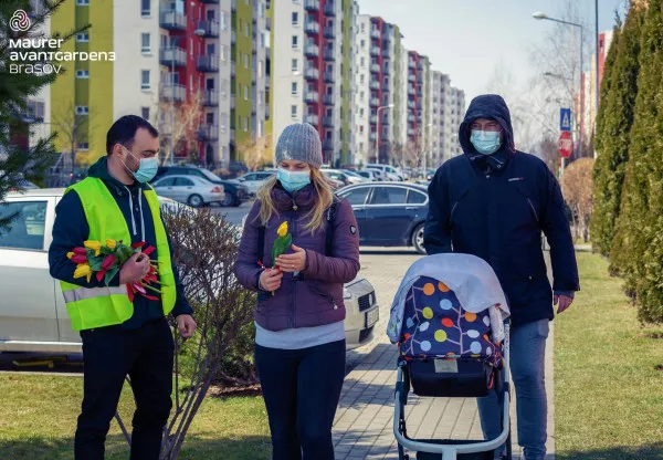 Le facem statuie oamenilor civici?