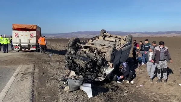 Din acest microbuz au fost scoşi teferi 10 oameni!