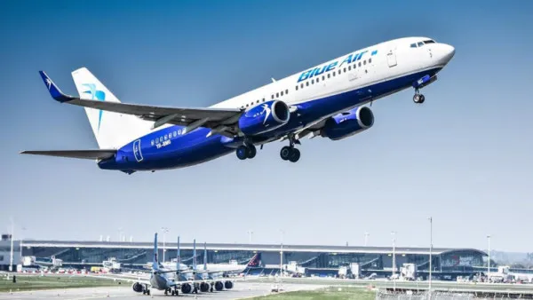 Blue Air - curse regulate, Air Bucharest - curse charter. Două companii româneşti au început discuţiile oficiale pentru operarea de pe Aeroportul Braşov