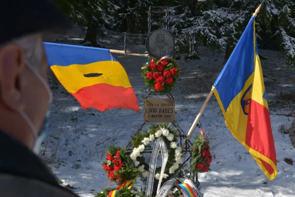 „Să-l odihnească Dumnezeu şi să avem şi noi parte de sănătate”. Soţia lui Liviu Cornel Babeş, al 32-lea an la crucea eroului-martir