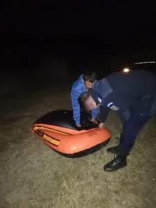 Făgăraş: Braconier prins cu 5 saci cu peşti la două noaptea