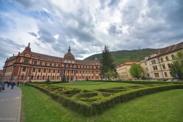 Clădirea Prefecturii Braşov se „întoarce” la Statul Român