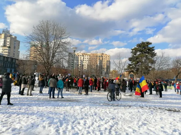 „Starea de libertate”: 150 de coronasceptici a adunat la Braşov „cel mai mare protest mondial anti-Covid”