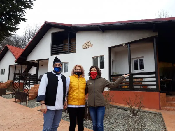 Roadele Munţilor Făgăraş, scoase la „piaţa Facebook”