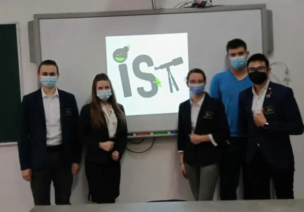 „Oare e un vis, oare doar ni s-a părut? Liceenii de la „Şaguna” au ridicat ştacheta: pe primul loc şi atunci când concurează cu studenţii