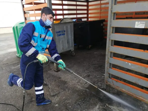 Operatorul de salubritate Brai-Cata promite că primăvara va veni la Braşov cu ghene curate, chiar şi spălate
