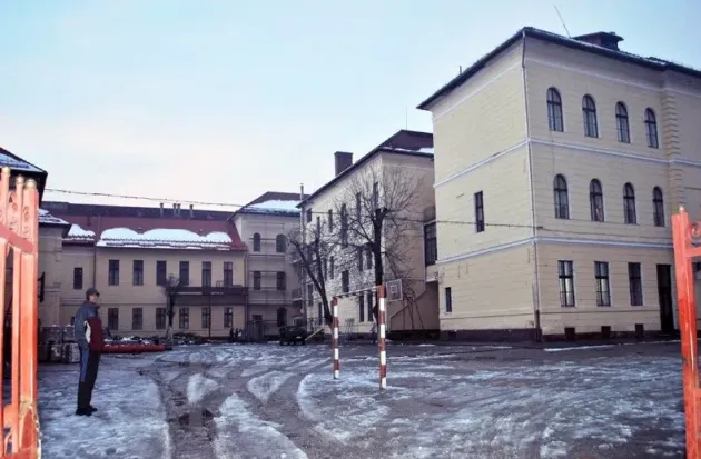 Reparaţiile capitale la Corpul A al Colegiului Naţional „Unirea”, gata în 31 mai?