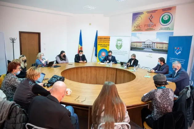 1.000 de lei dacă eşti român şi înveţi maghiara. Şi invers