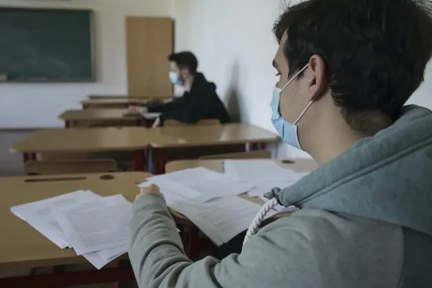Elevii din clasele terminale revin la şcoală, indiferent de scenariu. Singura excepţie: dacă localitatea intră în carantină