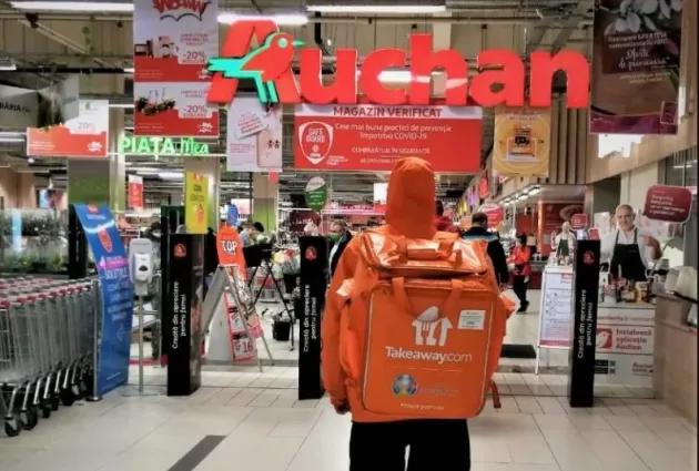 Auchan livrează mâncare gătită şi la domiciliu