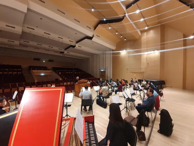 Azi, live, la Filarmonica Braşov: un concert pur si simplu de neratat