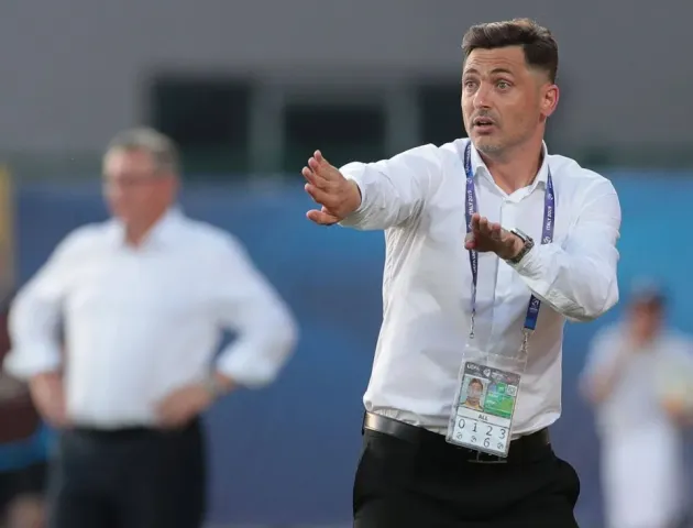 Selecţionerul Rădoi, pozitiv Covid-19