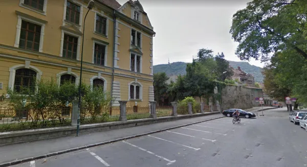 Firma care lucrează la fosta bancă Bancorex şi la fostul Cinema Popular a obţinut din nou contract de la Primăria Braşov