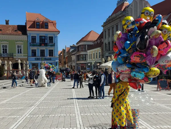 Braşov, regulile până la Florii: O singură localitate din judeţ este în „scenariul 7,5 +”, în 15 localităţi vor fi valabile regulile „scenariului 4 +”