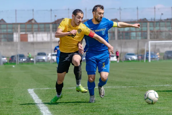 Egal care îi păstrează pe doi pe băieţii lui Liviu Nicolae