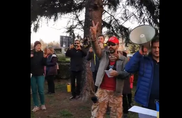 Brașovul, protest cu delegație. Un autocar trimis la București, la Prefectură, cu „întăriri” de la Sfântu Gheorghe
