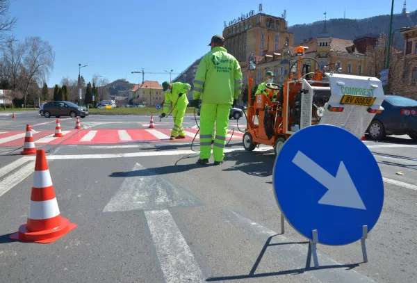 Viceprimarul nu vrea să mai ocolească nicio o groapă până la Paşti: 3 firme, 2 săptămâni pentru a finaliza plombarea Braşovului