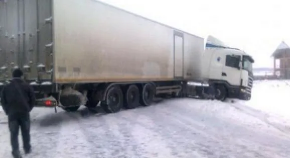 DN 1 şi DN 1A, blocate din cauza unor TIR-uri