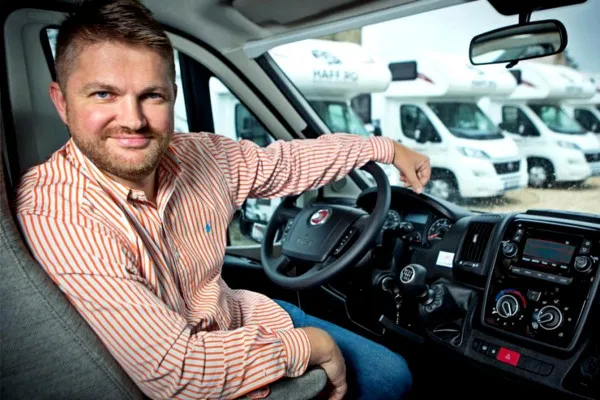 Omul de afaceri braşovean Florin Hriţuliac, arestat pentru 30 de zile după ce a dat o „ţeapă” de 12 milioane de lei companiei Raiffeisen Leasing