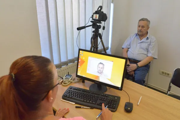 Criză de buletine în Braşov şi toată ţara. Cărţile de identitate nu se mai eliberează la 7 zile, ci la 30 de zile