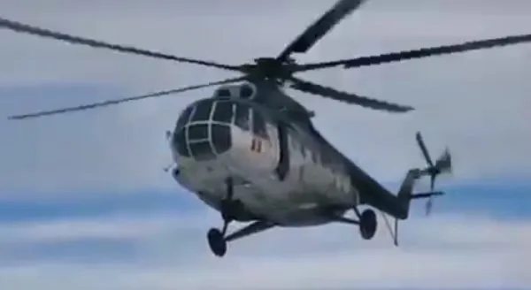 Piloţii MAI au o grea misiune: aprovizionarea unul şantier din Munţii Bucegi: 2.500 de metri altitudine, nămeţi de aproape 2 metri