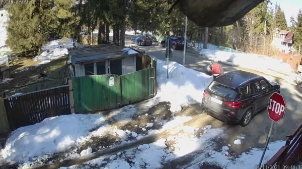 Imagini care i-au supărat pe predeleni: Constănţeanul proprietar de vilă care îşi aruncă gunoiul la margine de stradă
