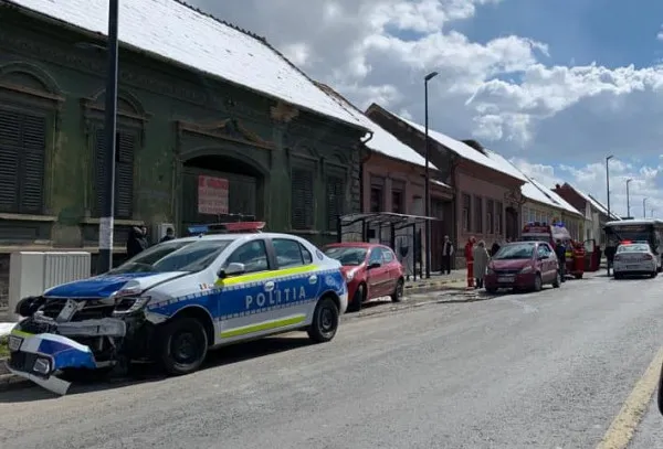 Poliția, chemată pentru Poliție, la accident