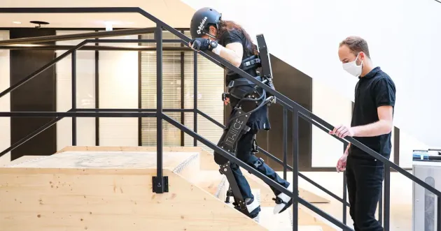 Roboţii ne vor reînvăţa să mergem, şi la Braşov