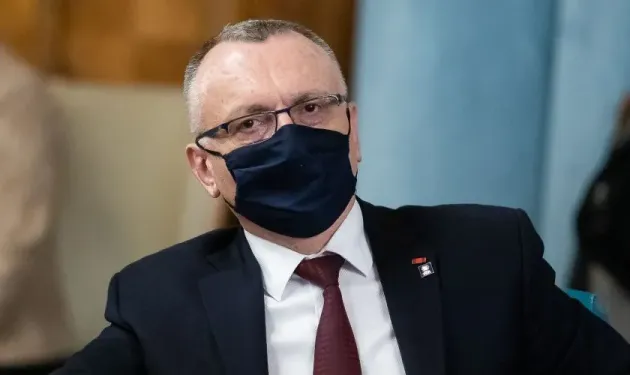 Elevii care încep liceul la toamnă vor avea un curriculum tranzitoriu