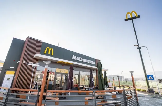 McDonald’s anunţă 40 de posturi neocupate la Braşov