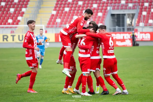 Trei pe ultimele două locuri din playoff