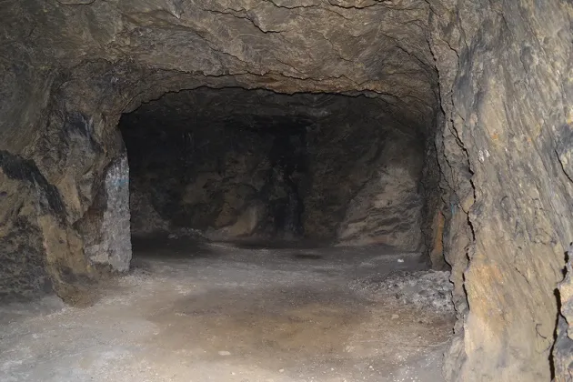 „New media” în catacombele Braşovului, underground, din iunie